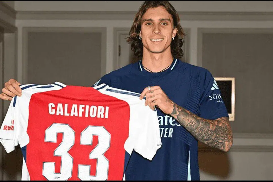 Pemain pertahanan berusia 22 tahun, Riccardo Calafiori, sah menyertai Arsenal dengan bayaran sehingga £42 juta ($72.5 juta) termasuk tambahan. 