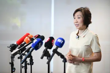 Menteri Kemampanan dan Sekitaran, Cik Grace Fu, ketika memberi kenyataan kepada media mengenai keadaan jerebu di Our Tampines Hub pada 10 Oktober 2026. Keadaan jerebu di Singapura semakin buruk sepanjang minggu lalu, dengan bacaan Indeks Pencemaran Udara (PSI) 24 jam berkemungkinan melebihi paras 200 dan dijangka memasuki kategori Sangat Tidak Sihat pada hujung minggu ini sekiranya jerebu berterusan.