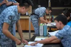 LATIHAN KERAHAN: NSmen daripada Skuadron 142 dan 149, melaporkan diri di Pangkalan Udara Paya Lebar sebagai sebahagian latihan kerahan yang biasa dijalankan SAF.