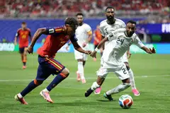 Pemain muda remaja Sepanyol, Lamine Yamal (kiri), beraksi dalam perlawanan menentang Arab Saudi di Stadium Atlanta pada 22 Jun.