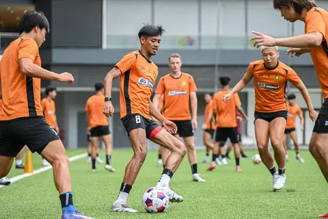 Antara pemain tempatan yang dikekalkan BG Tampines Rovers, ialah Shah Shahiran (tengah) yang kini antara tonggak pasukan bola sepak nasional. Tubuhnya mungkin tidak berapa besar, tetapi Shah disegani kerana keberaniannya apabila mencabar pemain lawan dan wawasannya untuk mencari hantaran yang terbaik kepada teman. 