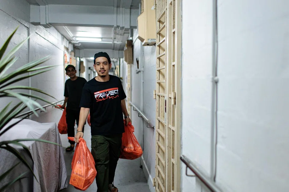 Projek Sahur 2024, merupakan antara penerima dana OSCAR, yang membantu memberi sokongan berbentuk makanan kepada keluarga kurang berkemampuan yang tinggal di flat sewa termasuk pengagihan pek makanan sahur di kawasan Kreta Ayer dan Bukit Merah yang diadakan pada 30 Mac lalu.
