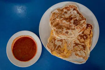 Restoran Al Jasra di Changi Road merupakan antara tempat makan perata popular menurut tinjauan Berita Harian. Perata kosong berharga $1.20 dan perata telur pula $1.80.