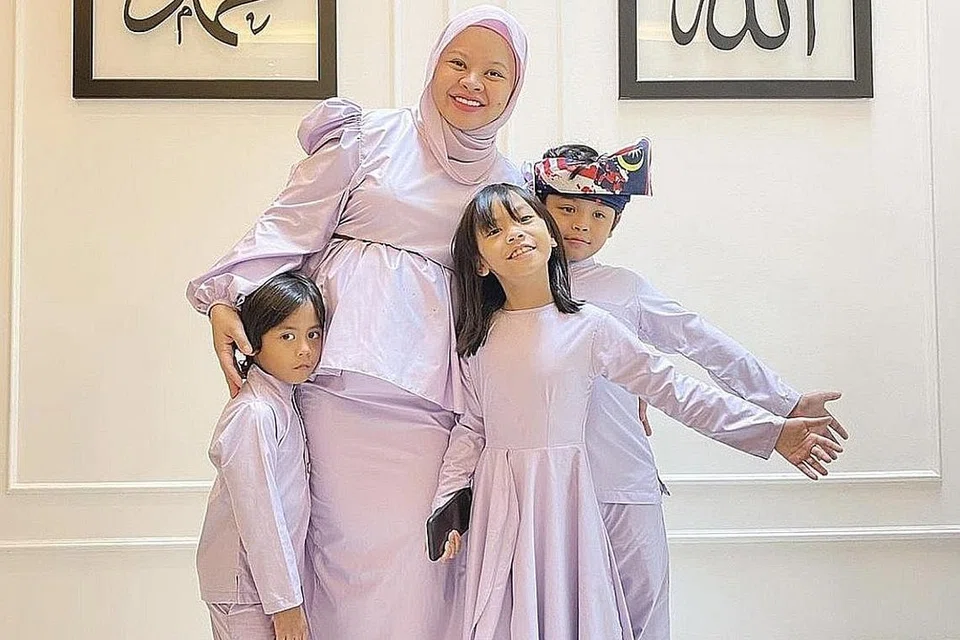 DALAM KENANGAN: Penyanyi dan usahawan Siti Sarah Raissudin, bersama anak-anak dan suami, pelawak Shuib, menghembuskan nafas terakhirnya kelmarin setelah bertarung nyawa akibat jangkitan Covid-19. - Foto INSTAGRAM SITI SARAH RAISUDDIN