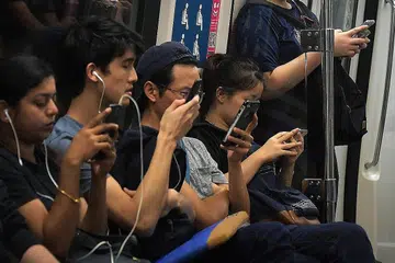 TINGKAT MUTU PERKHIDMATAN: Laporan IMDA sebegini dapat menggalakkan penyedia telko membaiki mutu khidmat pelanggan mereka. - Foto BH oleh KUA CHEE SIONG