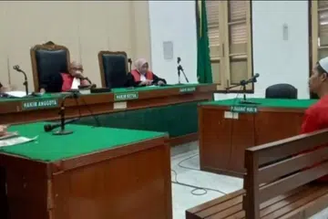 Nefri Zaldi, 32 tahun, didapati bersalah oleh Mahkamah Negeri Medan  pada 29 Julai lalu atas kesalahan mencuri sepasang sandal jenama Hermes bernilai sekitar 15 juta rupiah ($1,178) dari kediaman bekas majikannya dalam kejadian yang berlaku pada 28 Disember 2024.
