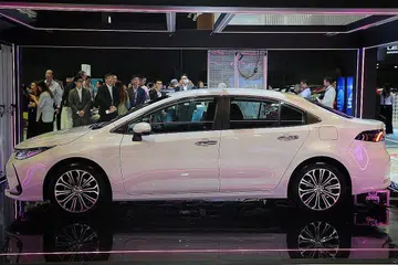 TARIK PERHARIAN: Model baru Corolla Altis menarik perhatian pengunjung di Singapore Motor Show 2020 (Pertunjukan Motor Singapura 2020). - Foto-foto BH oleh JASON QUAH