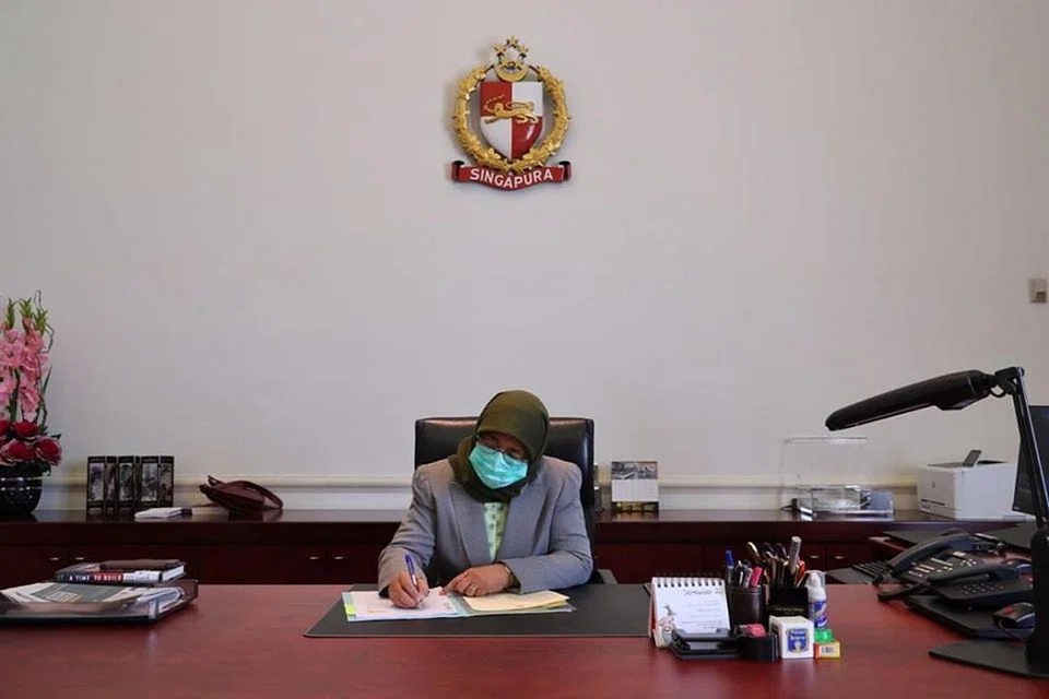 Presiden Halimah Yacob bersetuju dengan Rang Undang-Undang Bekalan Tambahan yang disemak, secara rasmi meluluskan Belanjawan Berdaya Tahan dan Belanjawan Kesepakatan.