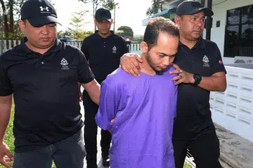 Hasbullah Adam didakwa membunuh Shakirin Mohamad, seorang pemandu lori yang mayatnya ditemukan di dalam but sebuah kereta di tepi jalan di Mersing pada Disember lalu.