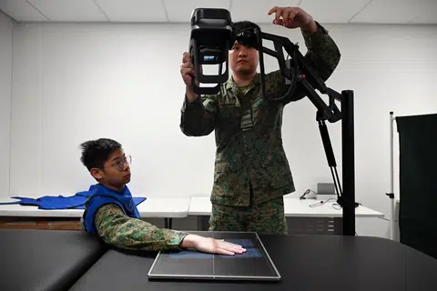 Mesin X-ray mudah alih (XR) yang digunakan oleh pasukan perubatan SAF di Kem Tilpal, Australia. 