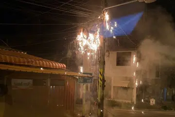 Api marak pada kabel dan kemudahan elektrik di Pattani, selatan Thailand, dalam siri serangan yang turut melibatkan letupan bom, pembakaran dan sabotaj di beberapa lokasi. Tiada kemalangan jiwa dilaporkan, manakala polis sedang memburu suspek dan menyiasat sama ada kejadian itu saling berkaitan.