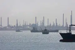 Penguasa Kelautan dan Pelabuhan Singapura (MPA) berkata perlanggaran itu berlaku sekitar 4.15 pagi di perairan luar Kepulauan Selatan pada 27 Mac, 