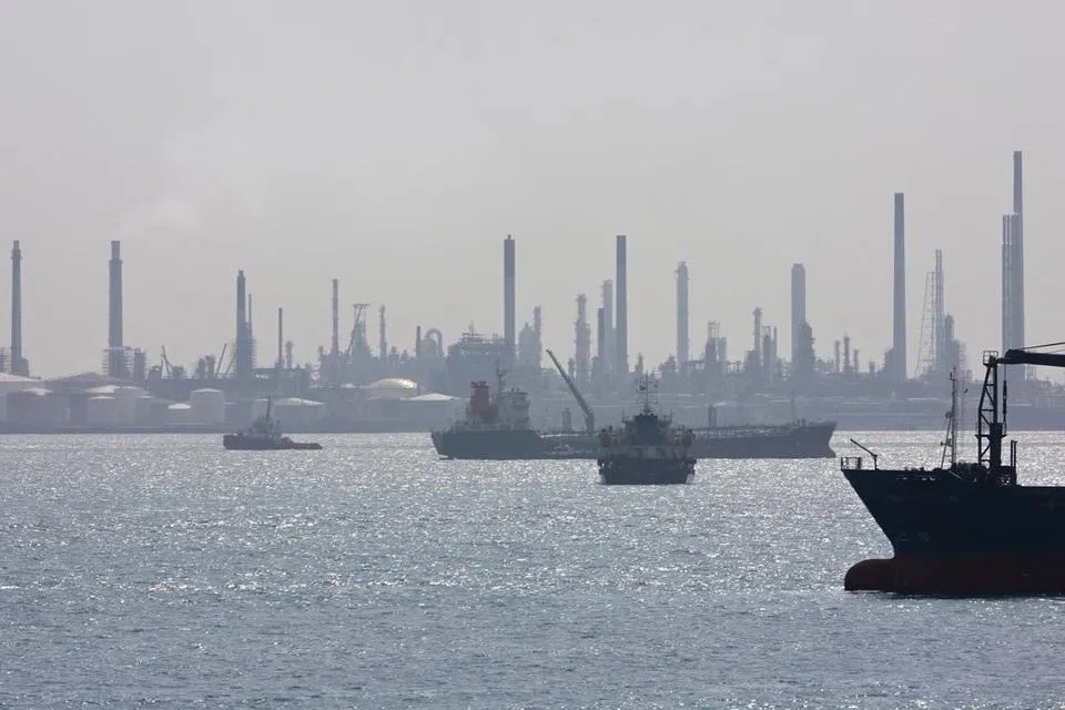 Penguasa Kelautan dan Pelabuhan Singapura (MPA) berkata perlanggaran itu berlaku sekitar 4.15 pagi di perairan luar Kepulauan Selatan pada 27 Mac, 