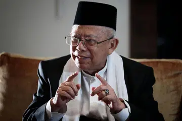 DR MA'RUF: Lahirkan keyakinan Indonesia dapat menikmati keadaan sosial dan ekonomi lebih baik menerusi pengamalan "jalan tengah" yang menggalak kesepakatan antara semua kaum di negara itu. - Foto BH oleh KELVIN CHNG