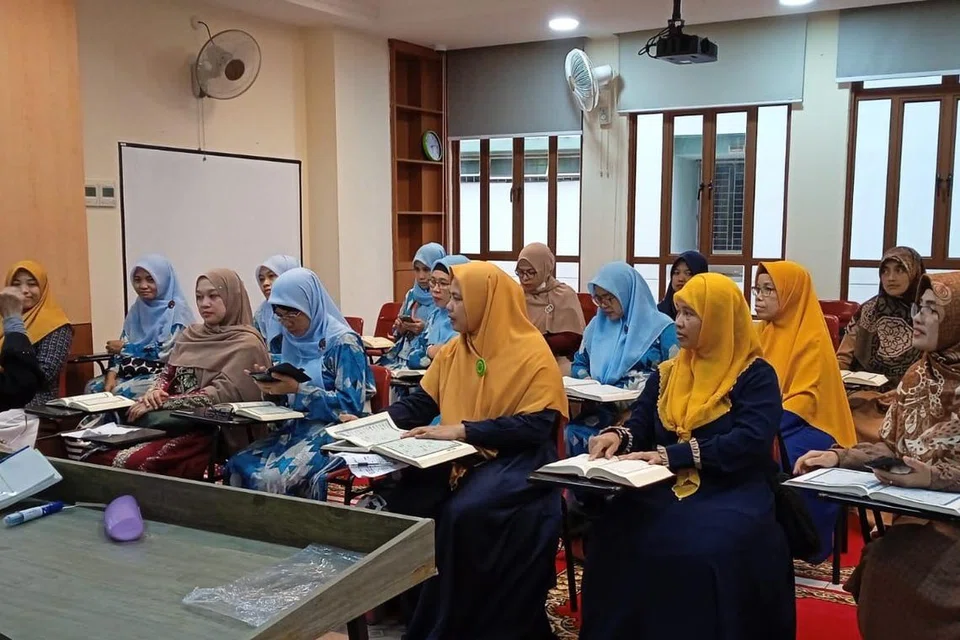 Kelas Kempen Celik Al-Quran (KCQ) secara percuma ini turut dihadiri oleh pembantu rumah migran Islam dari Indonesia. 