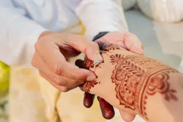 Kehidupan tak lekang daripada ujian; setiap perkahwinan lazim menghadapi gelora dan cabaran. 