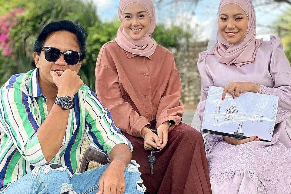 DEMI KELUARGA, KETEPI KERESAHAN: Beto Kusyairy (kiri) akui lebih berhati-hati memilih projek untuk dijayakan kerana bimbangkan situasi bekerja di set penggambaran yang tidak mengikut peraturan jarak selamat. Foto ini dirakam di set penggambaran 'Diam Tanda Setuju' bersama Nurin Afiqah (tengah) dan Mawar Rashid. - Foto INSTAGRAM BETO KUSYAIRI