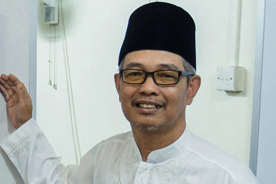 USTAZ MOHD FITRAS BAKARAM: Rasa gembira apabila dapat bertemu dan bercerita kisah-kisah lama semasa tinggal di kampung dulu.