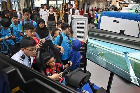 Raikan Ilmu@Heartlands di Safra Choa Chu Kang menggabungkan pelbagai kegiatan interaktif dan pembelajaran sepanjang hayat dengan lebih 60 rakan kongsi dari sektor awam dan swasta untuk semua peringkat umur.
