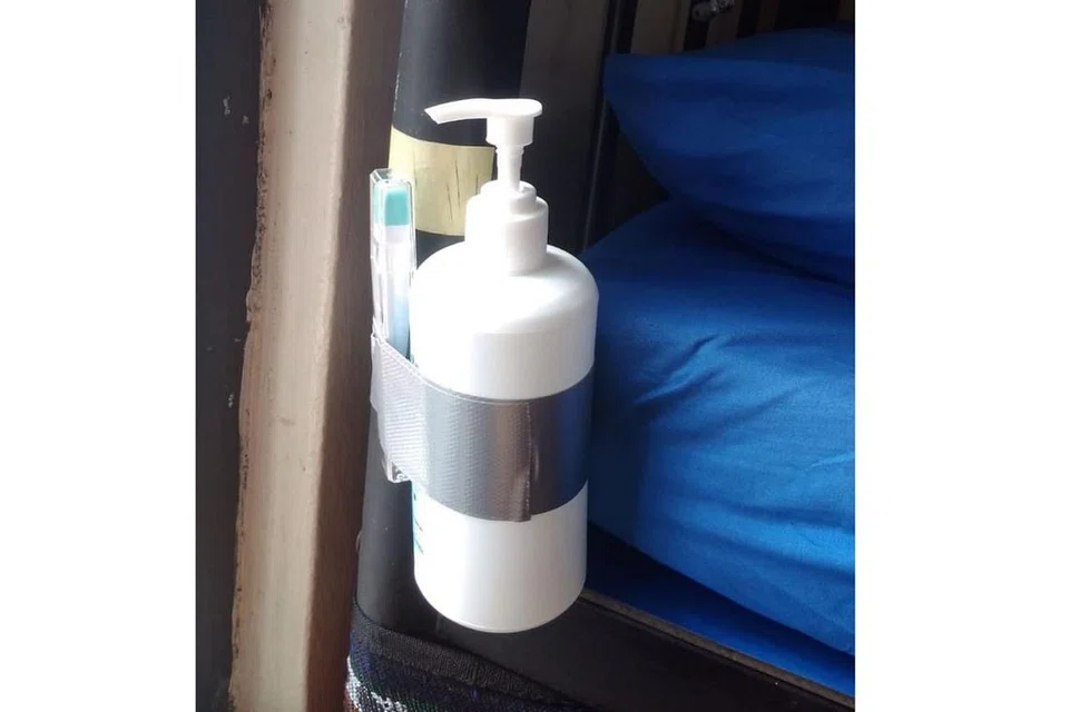 JAGA KEBERSIHAN: Sanitiser tangan dan termometer disediakan kepada pekerja asing di asrama Acacia Lodge. - Foto AMINURASHID ALI AKBAR