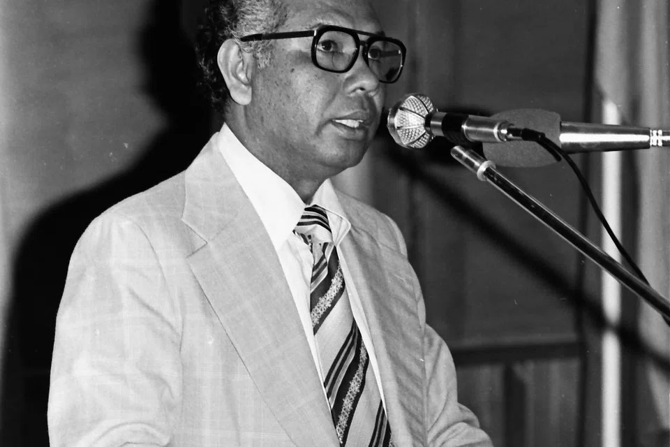 Allahyarham Tun Syed Nasir Syed Ismail yang dilahirkan pada 1921 di Batu Pahat, Johor, pernah menggalas tanggungjawab sebagai  Pengarah Dewan Bahasa dan Pustaka (DBP). Beliau bukan sahaja memimpin DBP, tetapi beliau diamanahkan untuk mengepalai pelbagai inisiatif Kerajaan Malaysia dan turut dilantik Yang di-Pertua Dewan Rakyat dari 1978 hingga 1982. 
