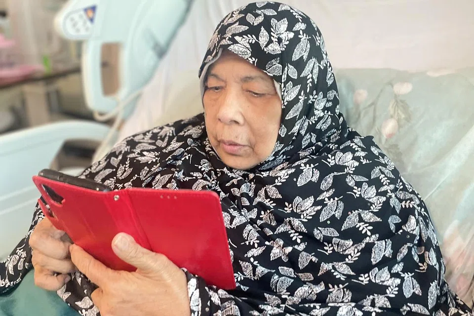 Siti Aminah Siregar tetap menjalin hubungan yang rapat bersama mantan DJ yang lain dan menggelarkan kumpulan mereka di WhatsApp sebagai ‘Geng Caldecott’. 