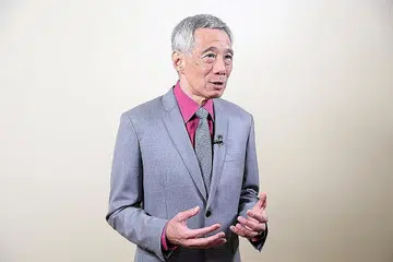''Kami mempunyai guru bahasa ibunda berdedikasi dan kaedah mengajar yang kreatif; keluarga yang memberi sokongan dan melibatkan anak-anak mereka dalam bahasa ibunda; dan sekitaran sosial yang menggalakkan orang ramai untuk menggunakan bahasa ibunda mereka...Mempelajari dua bahasa memerlukan kerja keras, tetapi ramai warga Singapura yang telah melalui sistem pendidikan kami gembira mereka telah melakukan usaha itu.'' - Perdana Menteri Encik Lee Hsien Loong.