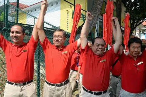 PASUKAN SDP MARSILING- YEW TEE: (Dari kiri) Encik Bryan Lim, Encik Damanhuri Abas, Encik John Tan dan Cik Wong Souk Yee. - Foto THE STRAITS TIMES