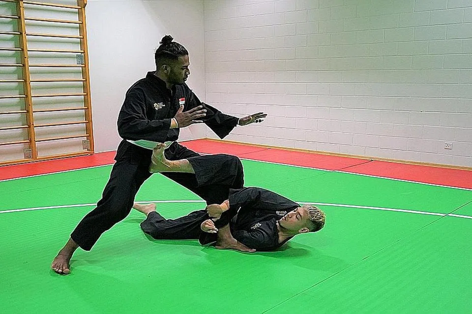 TEKNIK BERGULING + GUNTINGAN