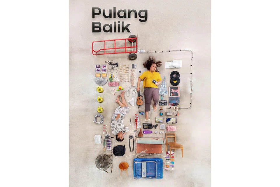 BILA 'DITINGGAL' IBU: Pulang Balik adalah rakaman rasa anak yang ibunya melalui demensia dan tidak lagi seperti dulu dan wanita 30-an tahun yang hiba dengan kematian ibunya. - Foto ESPLANADE TEATER DI PESISIRAN