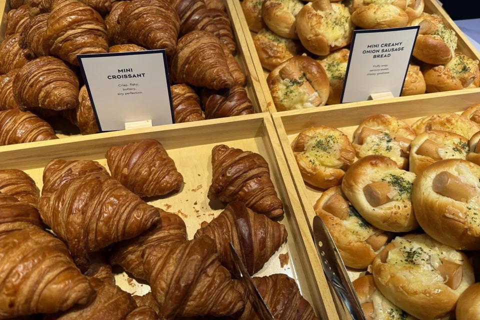 Paris Baguette dapat menghasilkan sebanyak 100 juta produk roti, kek dan pastri setahun, yang disahkan halal oleh Jabatan Kemajuan Islam Malaysia (Jakim).