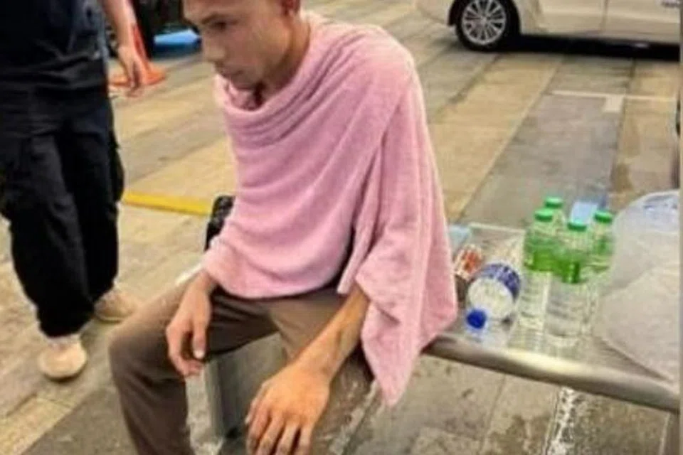 Pemain Selangor FC dan pemain kebangsaan Malaysia, Faisal Halim yang disimbah asid di sebuah pusat beli belah di Damansara pada 5 Mei. 