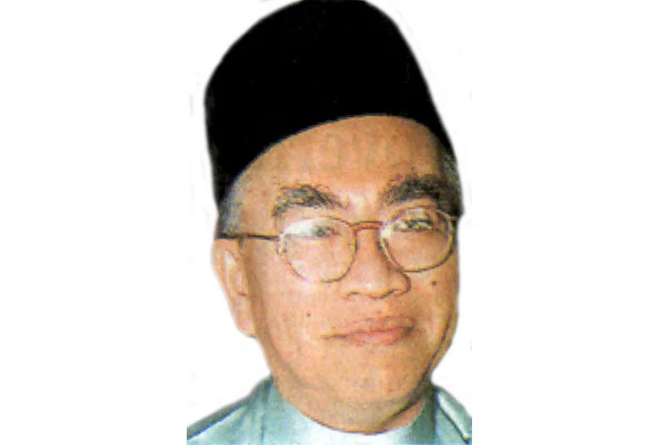 ALLAHYARHAM TAN SRI SANUSI JUNID: Menghembuskan nafas terakhir semasa menunggu azan untuk solat subuh.