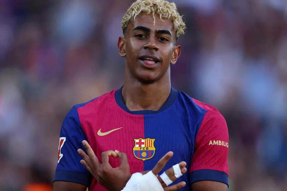  Lamine Yamal, Barcelona, number 10, jersey