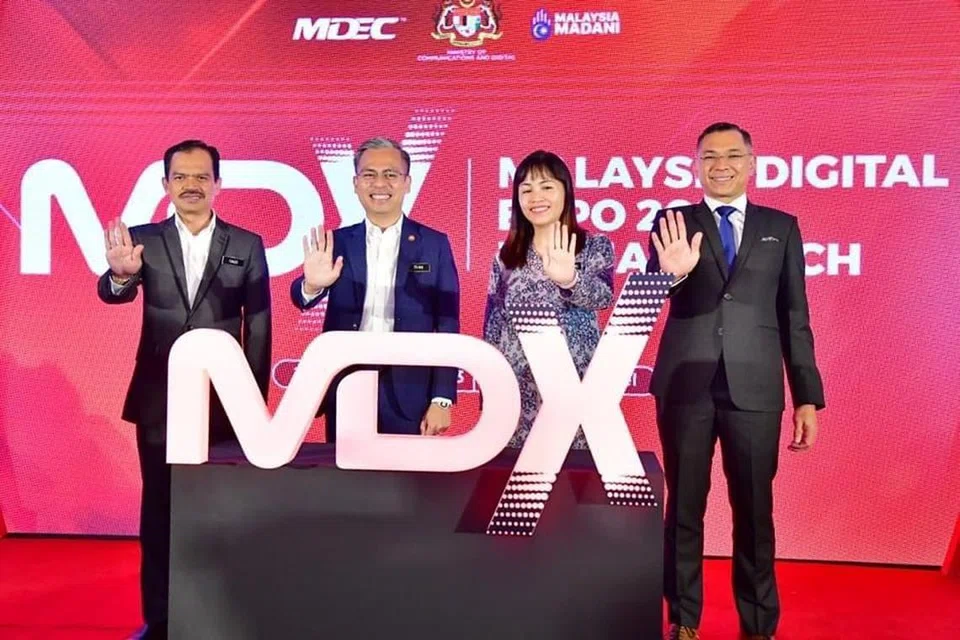 RAIH KEYAKINAN PELABUR: Malaysia akan terus mengorak kecemerlangan dalam sektor digital apabila meraih komitmen pelaburan sehingga RM37.4 bilion ($10.92 bilion) yang bakal membuka lebih 15,000 peluang pekerjaan bernilai tinggi.