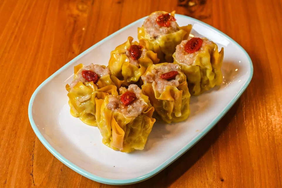 MENU TARIKAN: ‘Siew Mai’ Ayam ($6.50) ditabur udang atau cendawan.