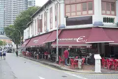 PELANGGAN DATANG KEMBALI: Pelanggan sudah mulai kembali di Kampong Glam Cafe, dan dijangka bertambah ramai pada waktu malam. - Foto oleh HARITH MUSTAFFA