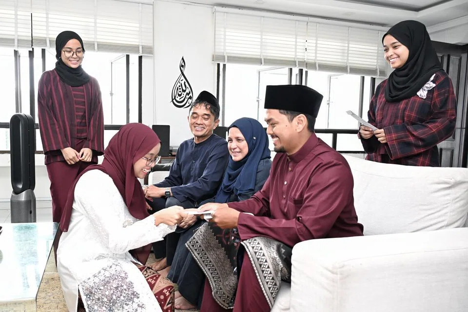 Raya ikut peredaran zaman, duit Raya, AMP, Pusat Penyelidikan Hal Ehwal Islam dan Melayu