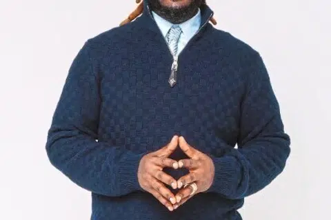 Selebriti seperti T-Pain kini mengikut trend tular ini dengan berkongsi gambar diri mereka memakai zip-suku.