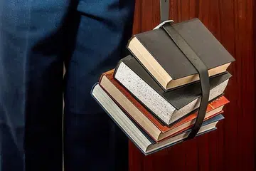 KEMBALI KE SEKOLAH: gunakan peluang ini untuk memperbaiki diri sertai berani mencuba perkara baharu.