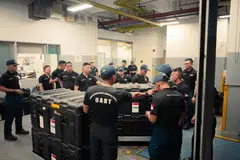 Pegawai SCDF menyediakan barangan yang diperlukan, termasuk peralatan mencari dan menyelamat serta bekalan perubatan, untuk membantu mangsa gempa di Myanmar dalam Operasi Lionheart.