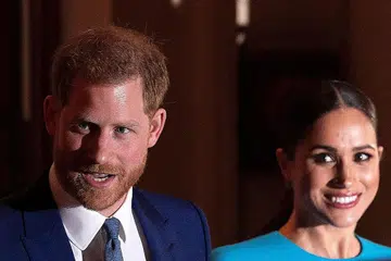 DAPAT ANAK KEDUA: Putera Harry (kiri) dan isteri, Cik Meghan Markle, menamakan anak kedua mereka, Lilibet Diana, yang dilahirkan di California, Amerika Syarikat. - Foto AFP