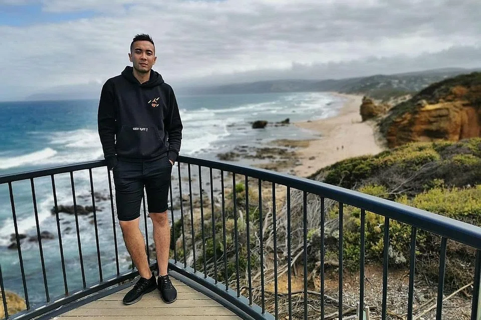 BELAJAR DAN BEKERJA DI AUSTRALIA: Buat masa ini Encik Mohammad Mubarrak tidak merancang untuk kembali ke Singapura untuk bekerja kecuali terdapat peluang untuk beliau memajukan kerjayanya lagi atau ada keperluan ehwal keluarga. - Foto ihsan MOHAMMAD MUBARRAK FARUK