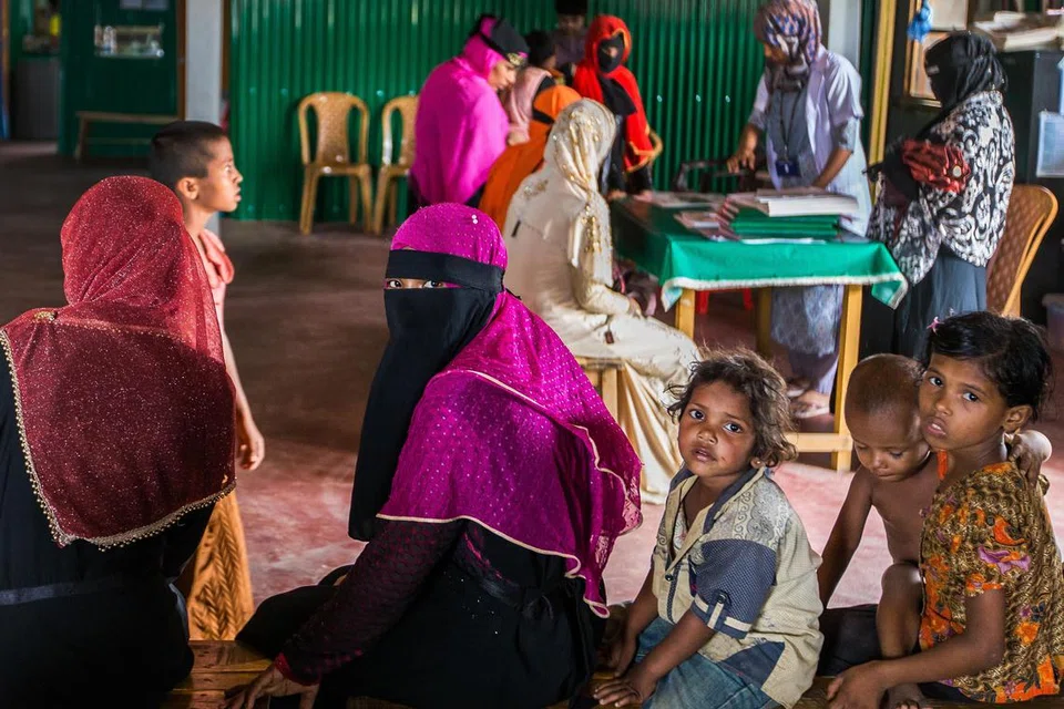 MENGHARAP IHSAN: Para pelarian Rohingya di kem Cox’s Bazar di Bangladesh kini berdepan dengan catuan makanan akibat dana bantuan yang dihulurkan PBB semakin merudum.   