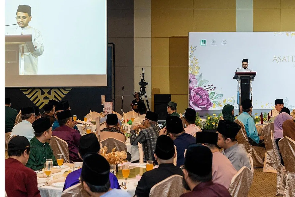 KOMPLEKS DAN RUMIT: Dalam ucaptamanya, Mufti Dr Nazirudin Mohd Nasir berkata sememangnya cabaran masa kini bukan hanya berkaitan menyampaikan asas-asas agama, bahkan bagaimana kita menterjemahkannya dalam suasana berbeza dan mencabar masa kini. Inilah yang dimaksudkan dengan kompleksiti, kerumitan dan keterikatan. - Foto-foto MUIS