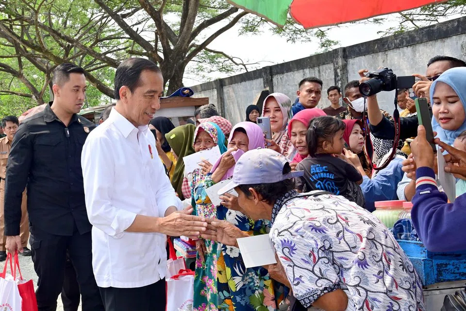 TIADA CAMPUR TANGAN: Presiden Indonesia, Encik Joko Widodo menafikan dakwaan beberapa sekutunya bahawa beliau cuba menghalang siasatan rasuah berprofil tinggi di negara itu.