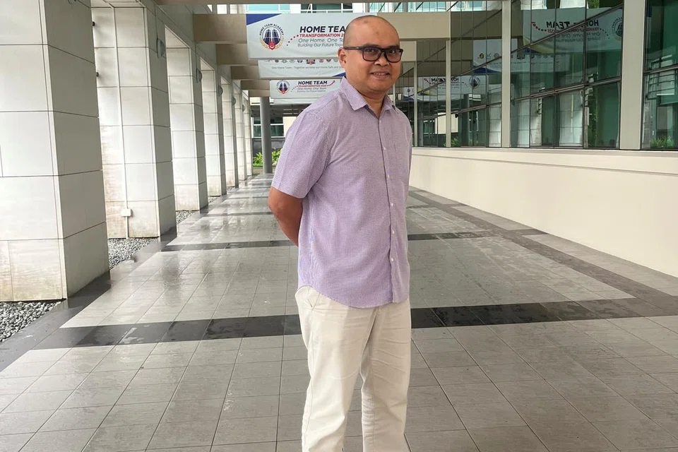 TAMBAH TANGGUNGJAWAB: Inspektor 2 (INSP2) Norhisham Mohamed Jumahin mengambil peluang menguji dan menggunakan pengetahuan serta pengalaman apabila tanggungjawabnya ditambah semasa pandemik Covid-19.