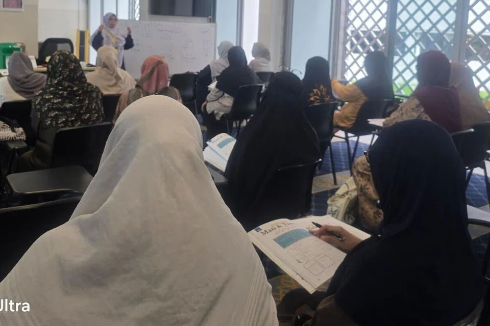 Kelas Tajwid Muslimah 2026 diadakan pada Khamis dua kali sebulan, di Dewan Solat Muslimah, Aras 2 Masjid Ar-Raudhah.