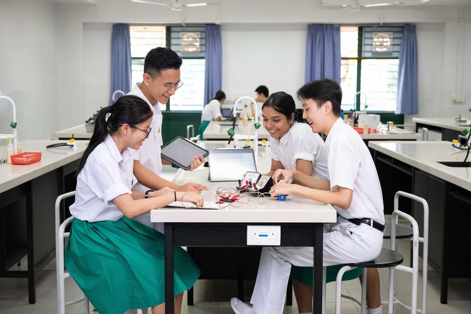 Menteri Pendidikan, Encik Chan Chun Sing, berkata sedang Singapura mempertingkatkan sistem pendidikannya, ia mesti berhati-hati untuk tidak terlalu berstruktur, terlalu menyediakan, atau terlalu melindungi para pelajarnya.