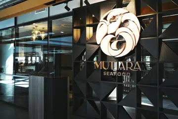 PILIHAN LUAS: Jumbo Seafood memperkenalkan restoran Mutiara Seafood yang menyajikan hidangan makanan laut halal dengan pelbagai hidangan bermutu di Wisma Geylang Serai. 